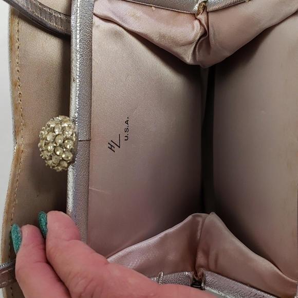 Vintage Midcentury Silver Handbag With Rhinestone Kiss Clasp and Satin Coin Bag - Picture 7 of 13